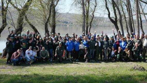 Grupna slika Zasadi drvo