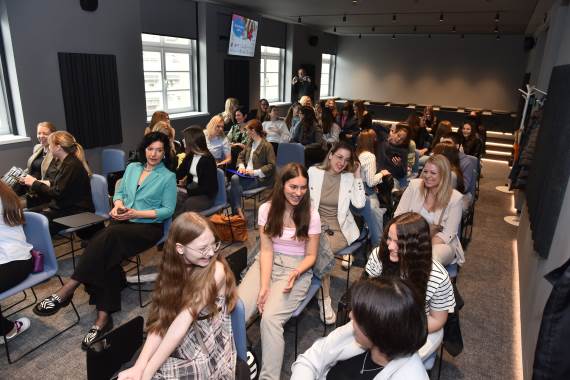 WMG fondacija podržala projekat udruženja poslovnih žena za osnaživanje devojčica