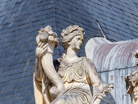 Statua u Versajskom dvorcu