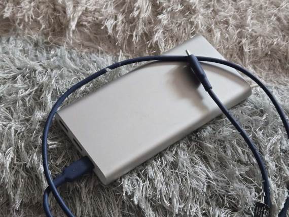 Prenosiva baterija (Power bank)