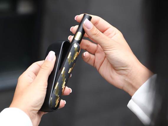 IQOS ILUMA i x Seletti