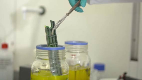 Izdvajanje zlata iz elektronskog otpada