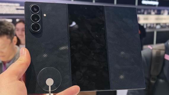 Samsung Galaxy Z TriFold uživo