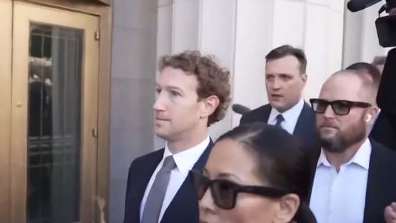 Mark Cukerberg ulazi u sudnicu