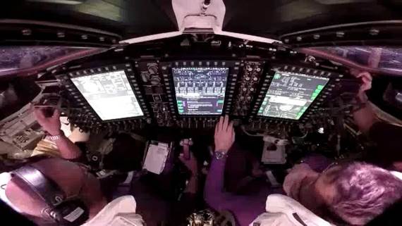 Astronauti upravljaju Orionom