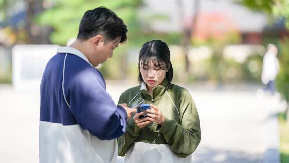 Par u Južnoj Koreji koristi telefone