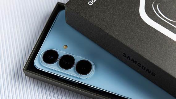 Samsung telefon u kutiji