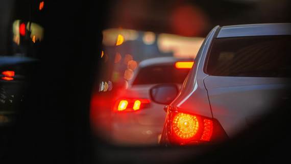 Upaljena stop svetla u saobraćaju
