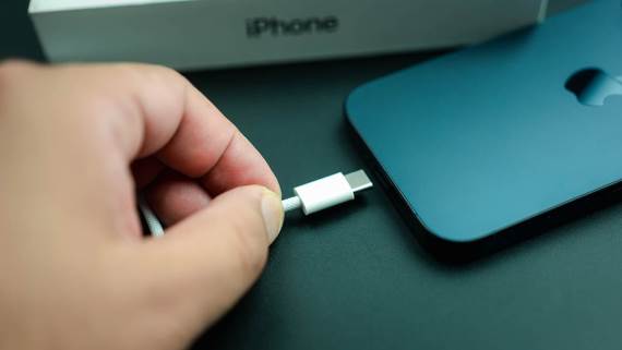 iPhone na punjaču