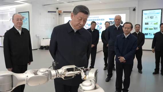 Si Đinping u poseti parku inovacija u Pekingu