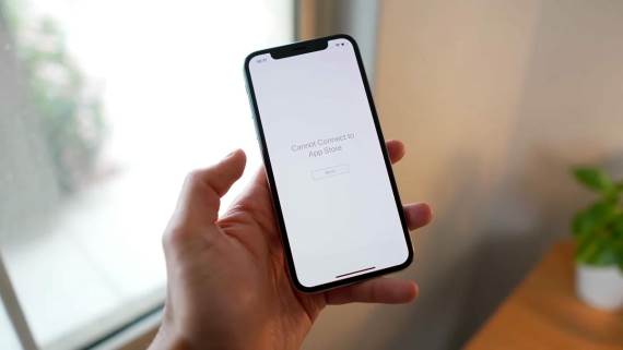 iPhone X telefon iz 2017. godine izbacuje grešku da ne može da se poveže sa App Store prodavnicom
