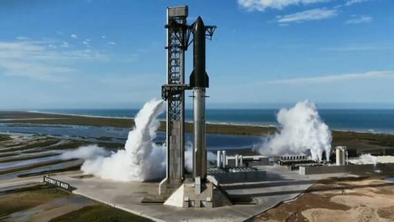 Pogled na SpaceX Starship V3 raketu tokom neuspešnog pokušaja lansiranja