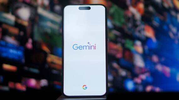 Gemini logo na ekranu telefona