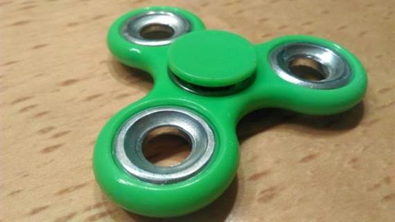 Olixar kucište za iPhone 7 sa fidget spinner dodatkom