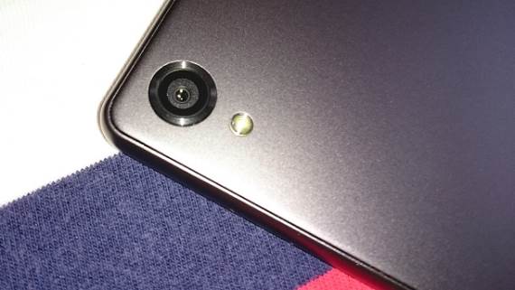Sony Xperia X sočivo glavne 23MP kamere