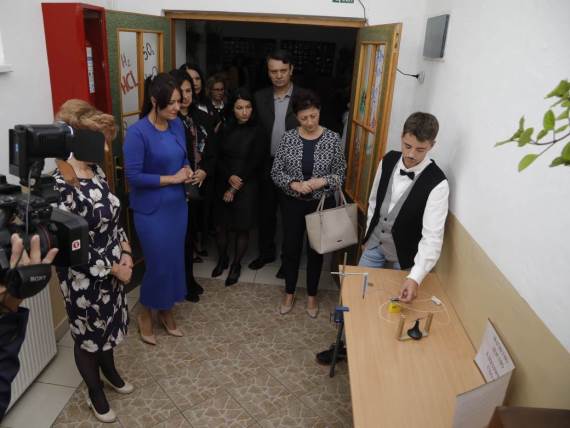 Telekom Srbija poklanja racunare osnovnim školama u Srbiji