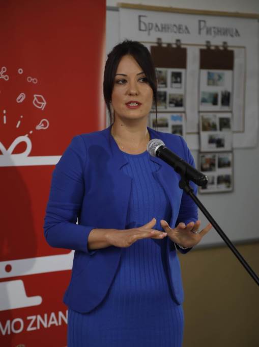 Telekom Srbija poklanja racunare osnovnim školama u Srbiji