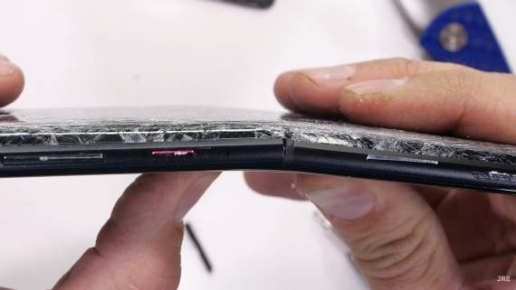 ASUS ROG Phone 5 bočna antena