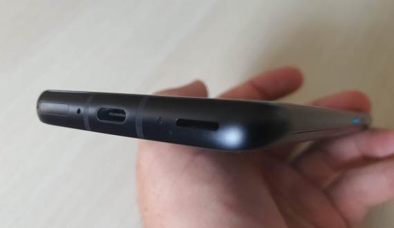 ZenFone 8 donji deo