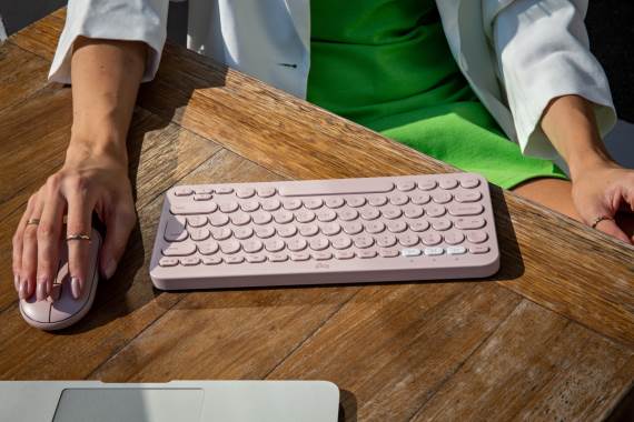 Logitech bežična tastatura i miš