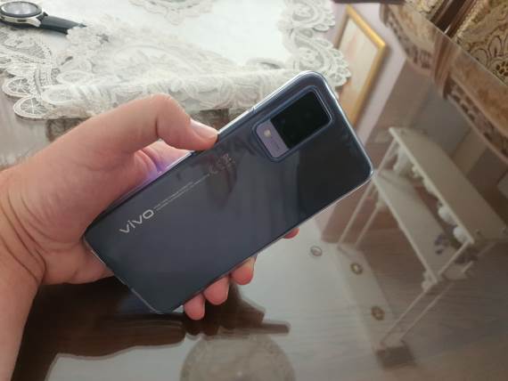 vivo V21 5G Zadnja strana