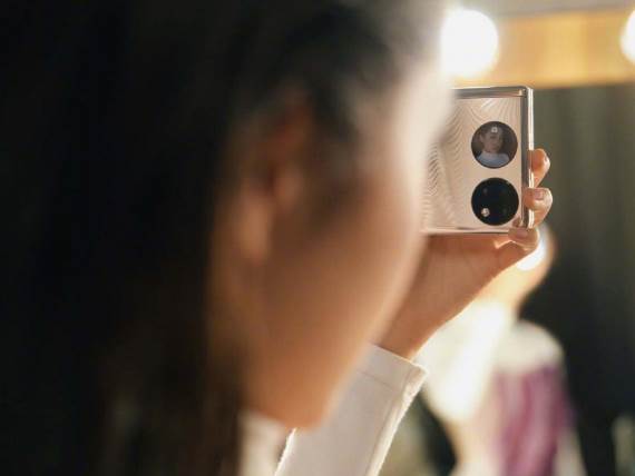 Huawei P50 Pocket 4.jpg