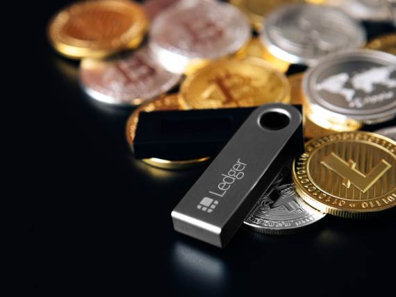 Fizički kripto-novčanik u obliku fleša na novčićima