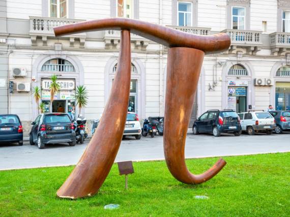 Spomenik broju Pi na Siciliji