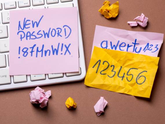 Šifre zapisane na papirićima