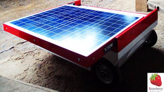 Punjač preko kojeg se sunčeva energija pretvara u struju za punjenje mobilnih telefona.