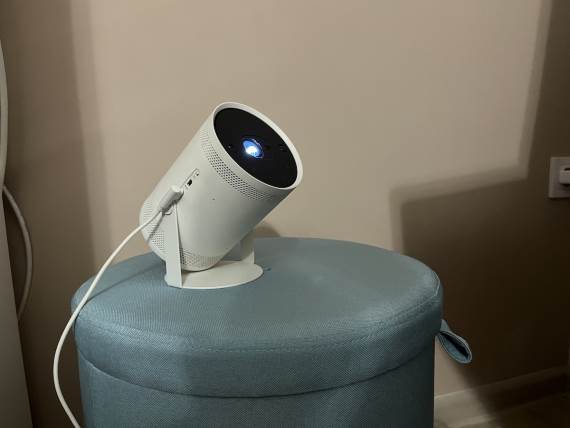 Samsung The Freestyle projektor.JPG