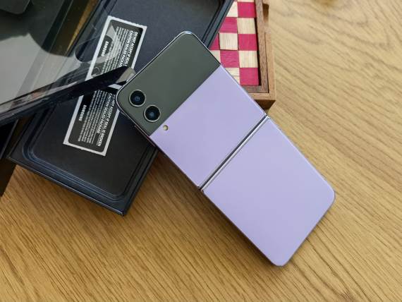 Samsung Galaxy Z Flip4 Slike Uživo (16).jpg