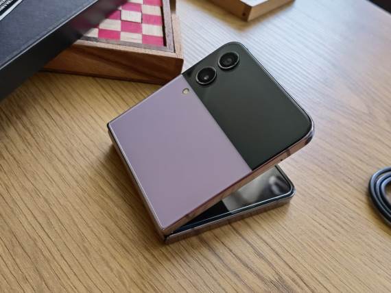 Samsung Galaxy Z Flip4 Slike Uživo (5).jpg