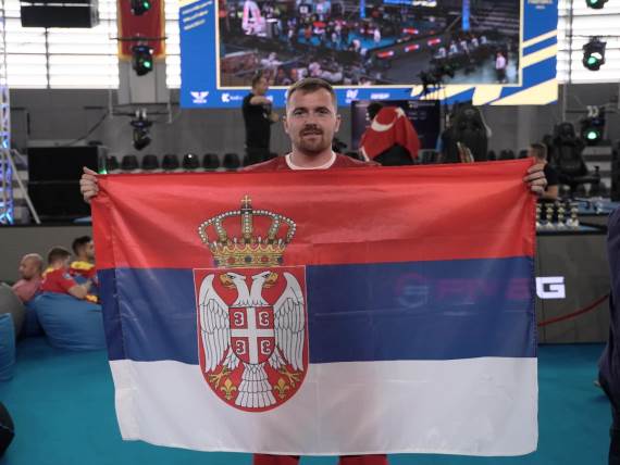 Marko Roksic Roksa šampion efootbala.jpg