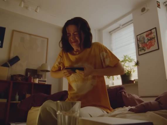 Samsung bezuspešno ismeva iPhone i Apple