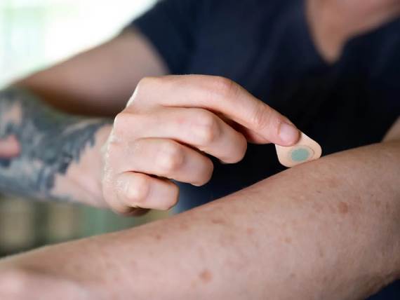 Flaster za bezbolno tetoviranje sa mikro iglama