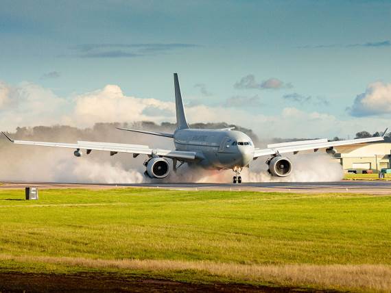 Prvi vojni transportni avion na jestivo ulje uspešno obavio prvi let