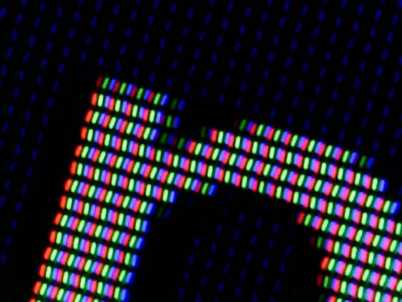 Smartphone Pixels under microscope (IPS vs OLED) 1-51 screenshot.png