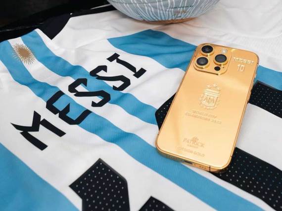 Mesi poklonio saigračima i stručnom štabu 35 zlatnih iPhone Pro