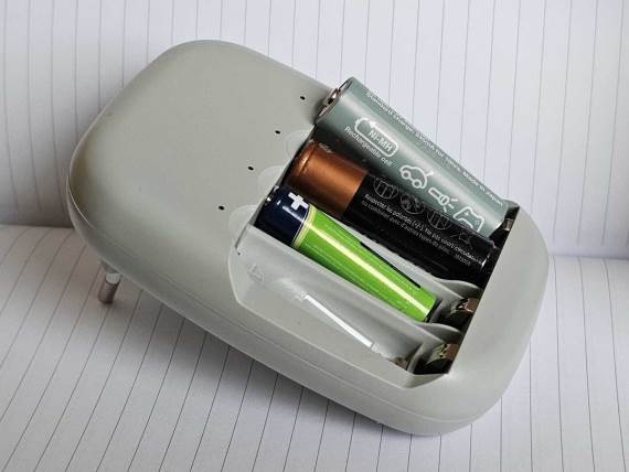 Punjive baterije i punjač