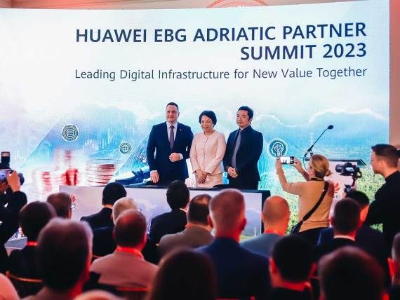 Huawei donacija 150000 dolara za stipendije studentima u Srbiji