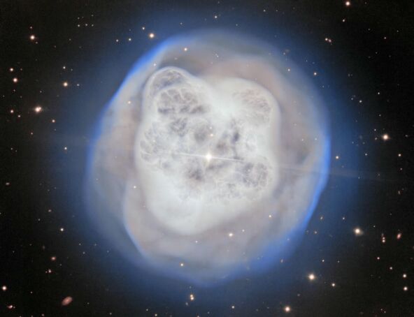 Pogled na umiruću zvezdu Kristalna kugla (NGC 1514)