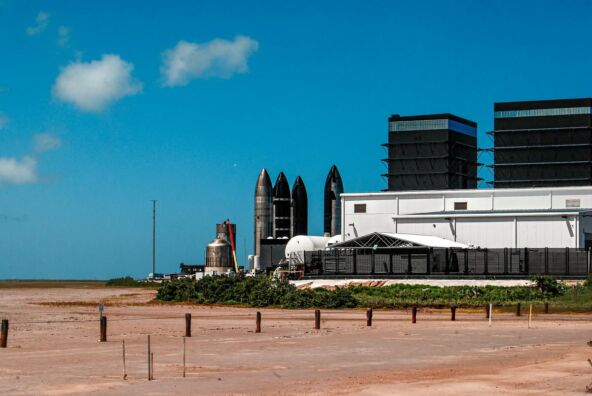 Starbase baza i rakete u pozadini