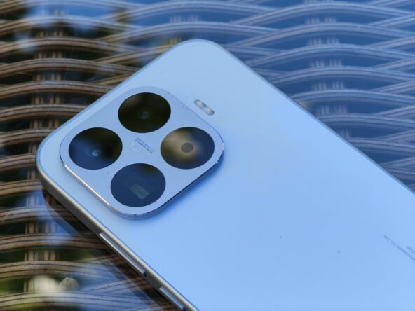 Ostrvo kamere na poleđini Xiaomi 17T telefona