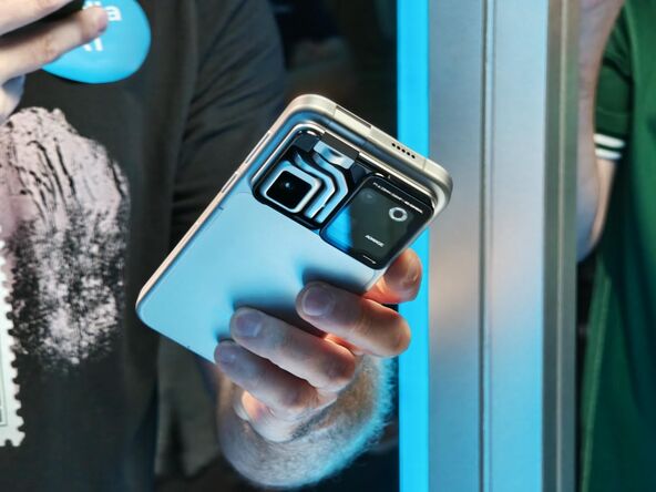 HONOR Robot Phone u ruci