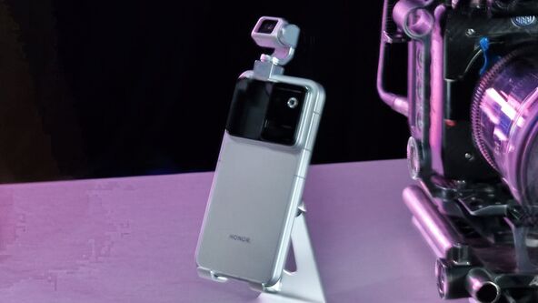 HONOR Robot Phone i ARRI kamera