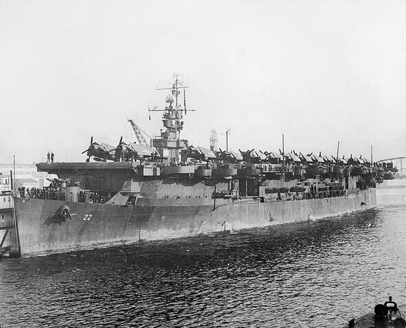 USS Independence nosač u luci