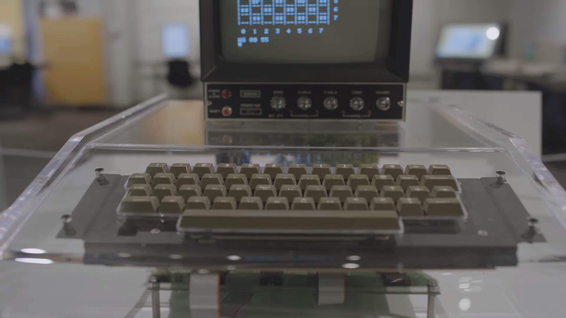 apple-1 aukcija stiv džobs voznijak prvi racunar proizvod apple