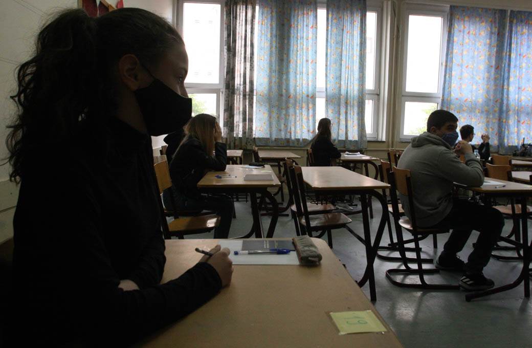 telefoni zabrana škole roditelji deca komunikacija nezadovoljstvo