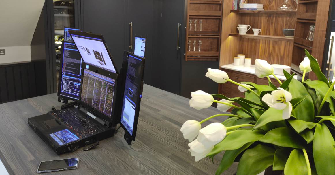 laptop aurora 7 sedam ekrana displej 4k 